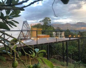 Urqu Glamping - Silvania - Balcón