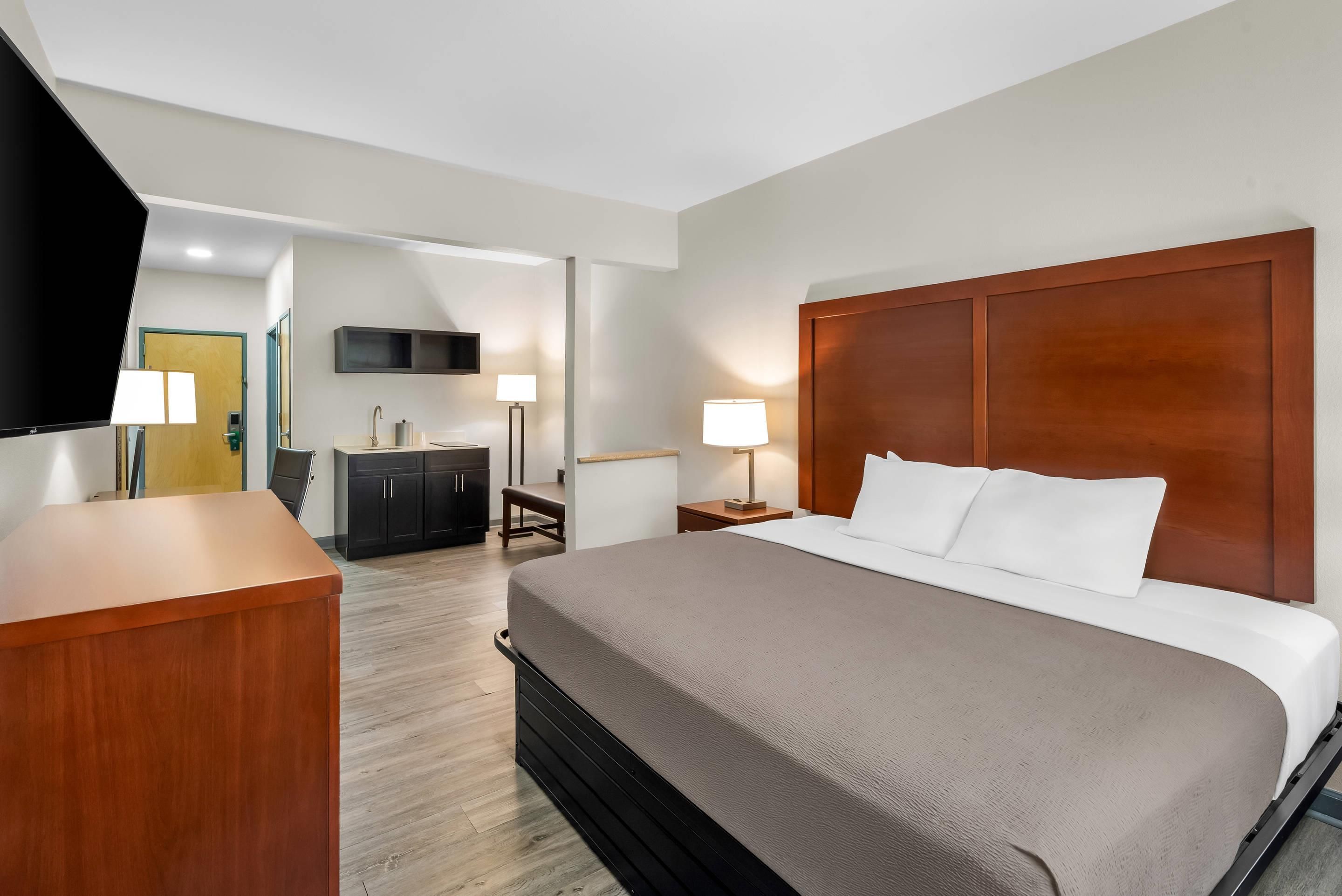 Quality Suites Waldorf