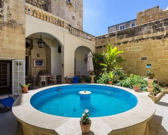 Stunningly Restored 500 Y.O. Palazzo in Mdina - Mdina - Pool