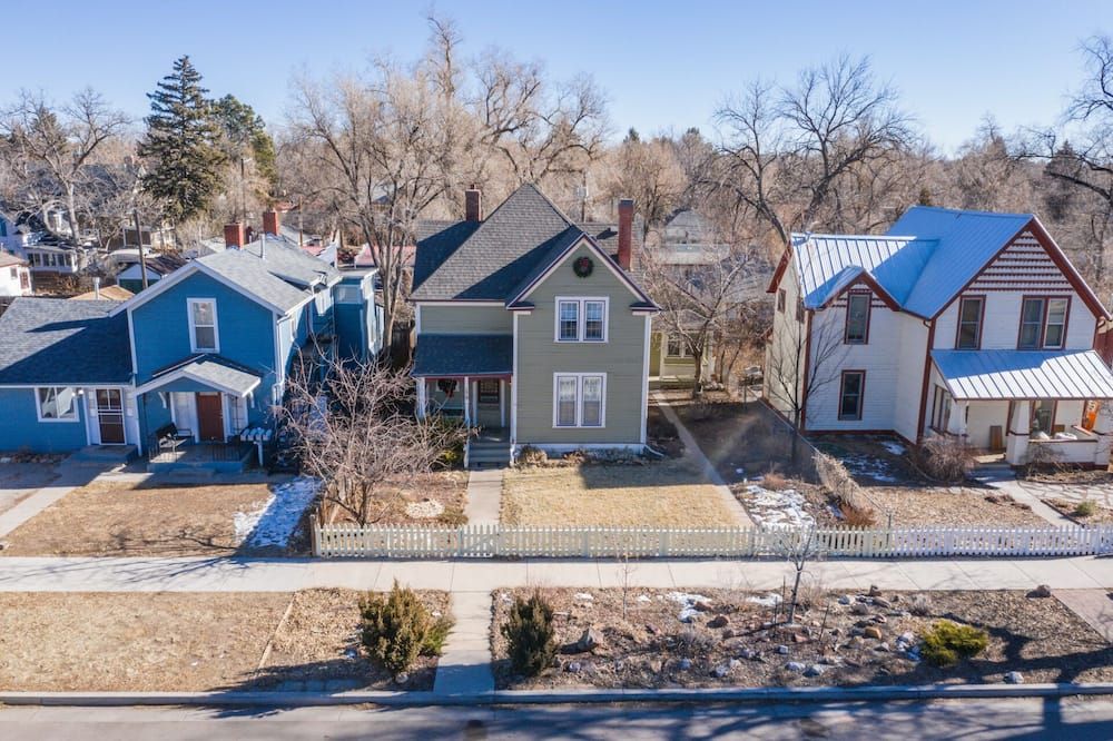 5 بد داون تاون فيكتوريان تشارمهوت توب، فايربيت - كولورادو سبرينغز - مبنى