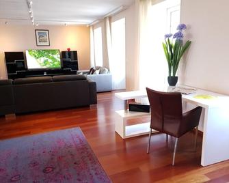 Montreux Grand Rue Apartments - Montreux - Wohnzimmer