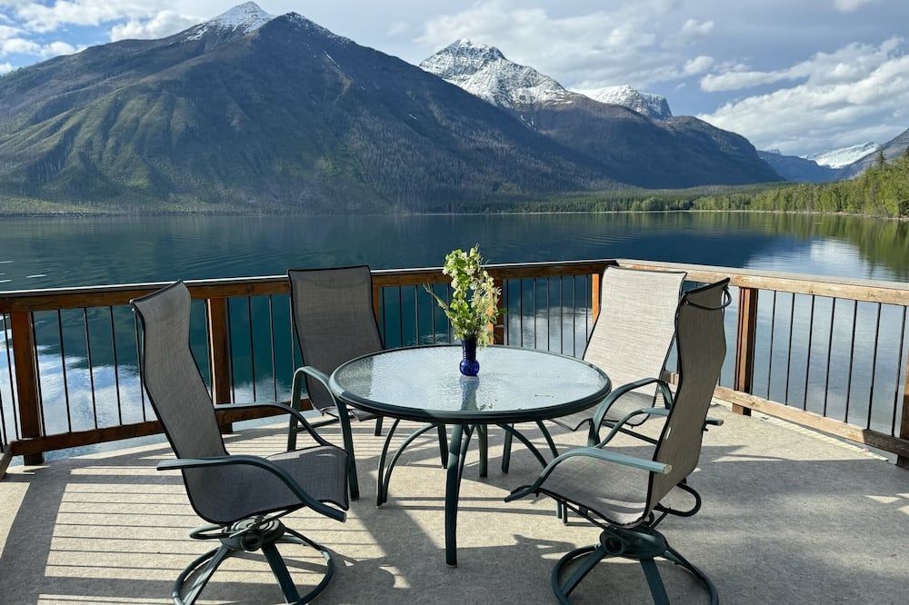 Inside Glacier National Park, Lakefront cabin - ווסט גלשייר - מרפסת