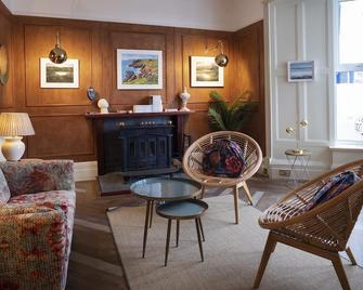 The Beach Club - Penzance - Living room