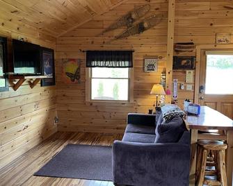 Stay on Kingdom Trails in an efficiency one-bedroom cabin! - East Burke