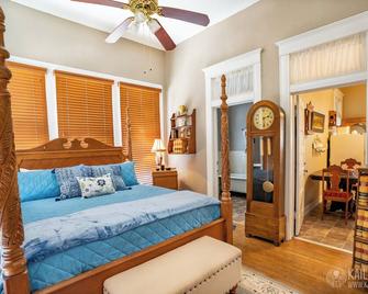 The Historic Gillen House in Lampasas TX - Lampasas - Bedroom