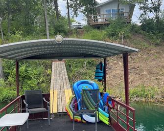 Private Water Side Cabins - Knoxville