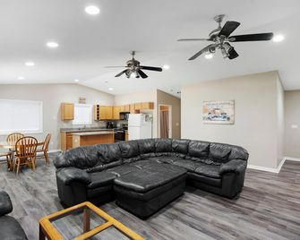 Feet From The Silver Lake Sand Dune Entrance! - Mears - Sala de estar