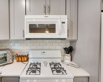 Monterey Haven 1/2 Mi to Lake Garfield w/ Kayaks - Monterey - Kitchen