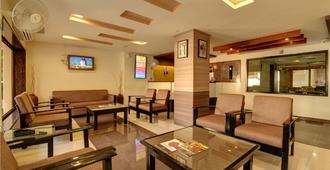 Hotel Savshanti Towers - Vadodara - Lounge