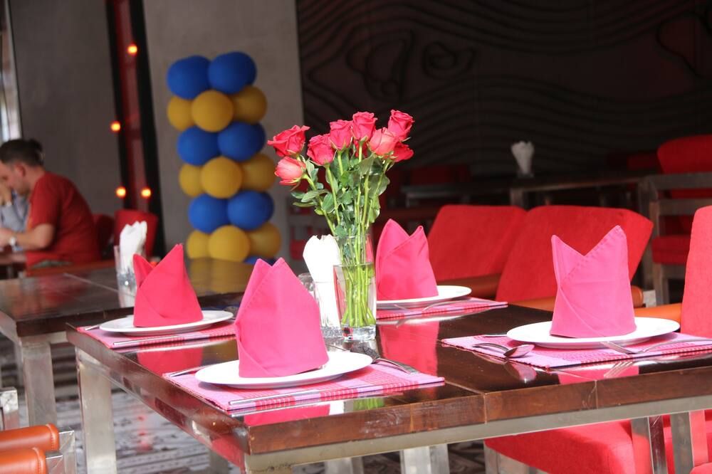 أوسترو هوتل - فنوم بينه - مطعم