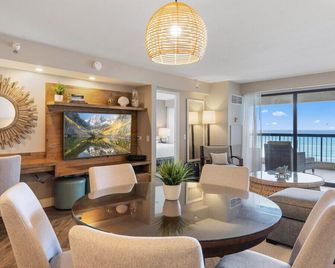 Luxury Oceanfront 2 Bedroom Apartment at Waikiki Beach Tower - Honolulu - Dining room