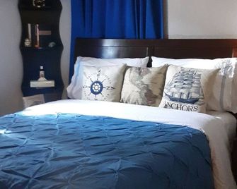 Downtown Delight Deming Beach House - Deming - Bedroom