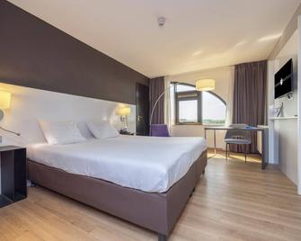 Relax & Recharge: Beautiful Retreat with Free Parking & Wellness Options - Nieuwegein - Schlafzimmer