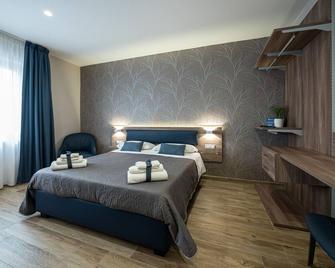 Famalu apartments - Naples - Bedroom
