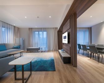 Holiday Inn Express Beijing Shijingshan Lakeview By IHG - בייג'ין - סלון