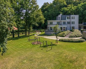 Villa on estate with sauna and views - Ruien
