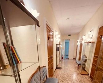 Lyric Hotel Levanto - Levanto - Pasillo