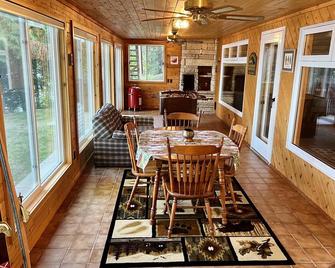 Agency Narrows Bay, Leech Lake Mn - Walker - Їдальня