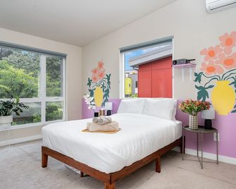 Modern townhome near grocery, public transit, parks, with AC - Seattle - Bedroom