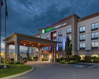 Holiday Inn Express & Suites Belleville By IHG - Belleville - Edificio