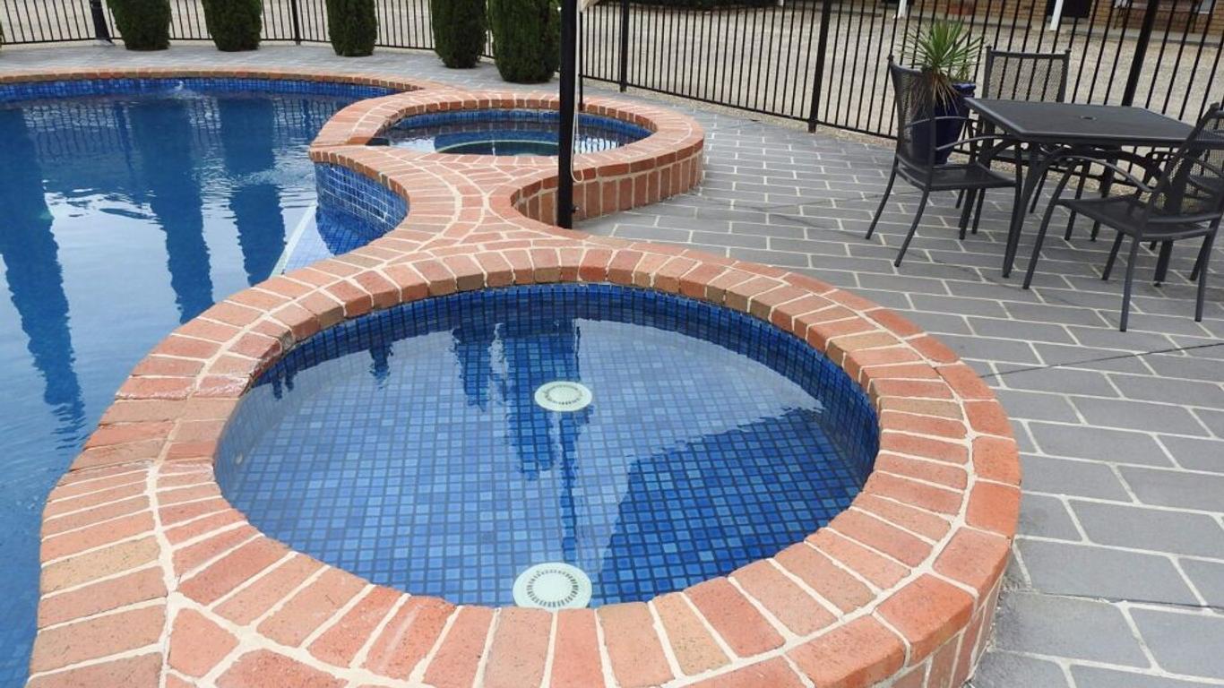 أوفينز فالي موتور إن