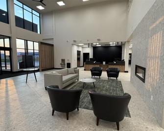 Best Western Plus Neepawa Hotel - Neepawa - Lounge