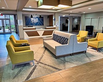 Holiday Inn Express & Suites Cocoa By IHG - Cocoa - Gebäude
