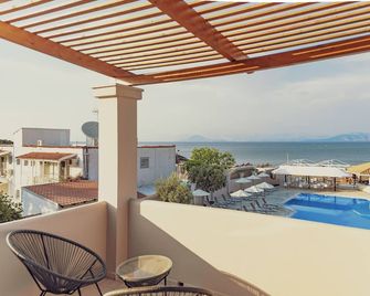 La Playa Grande - Kavos - Balcón