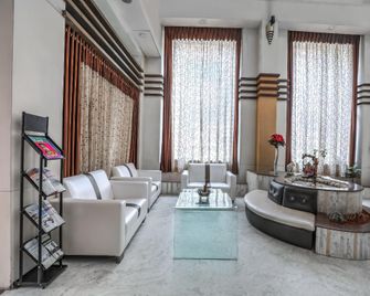 Capital O 1251 Hotel Suprabha - Warangal - Lobby