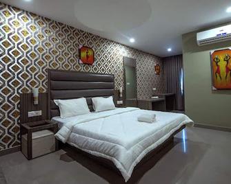 Hotel Royal Retreat - Sambalpur - Bedroom