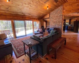 Amazing lakefront home in the White Mountains with game room theater - Whitefield - Living room