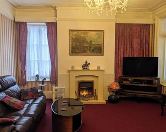 Altavia Hotel - Sandown - Living room