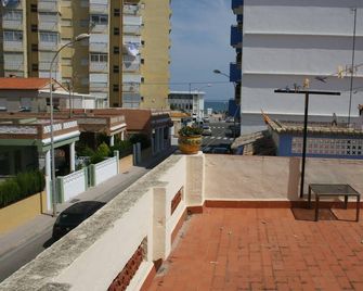 Villa with private pool, terrace and less than 80 meters from the sea - Miramar - Balcón