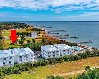 No Cleaning Fee - Condo With Waterfront Pool/Beach - Southport - Building