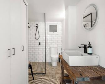 Chic Studio Retreat in a Prime Location - Brisbane