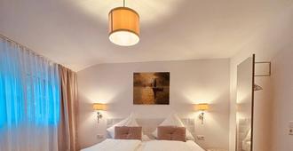 Hotel Haus Am See - Sinzheim - Bedroom