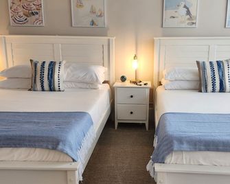 Summer Fling 2nd Floor Downtown Suite - South Haven - Спальня