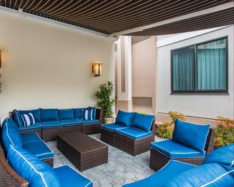 Holiday Inn Hasbrouck Heights-Meadowlands By IHG - Hasbrouck Heights - Binnenhof