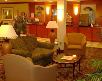 Holiday Inn Express Milwaukee N-Brown Deer/Mequon - Brown Deer - Living room