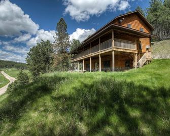 Eagle Pine Lodge - Custer - Building