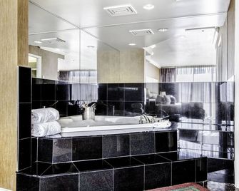 Executive Suites Hotel & Conference Center, Metro Vancouver - Burnaby - Salle de bain