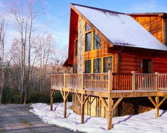 Private Mountain Lodge 5 Masters, Large Cabin Mt. Airy, Nc - Mount Airy - Building