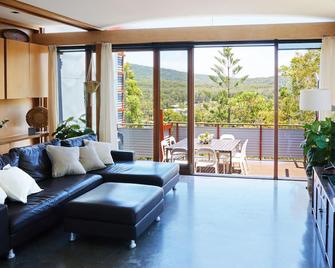 Sea Pearl on Boomerang Beachbrbr - Smiths Lake - Living room