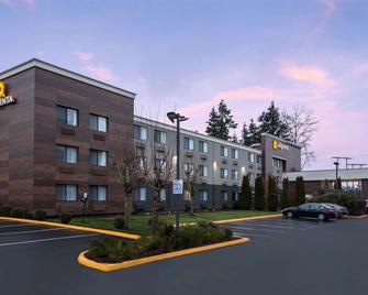 La Quinta Inn by Wyndham Everett - Everett - Rakennus