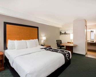 La Quinta Inn by Wyndham Everett - Everett - Schlafzimmer