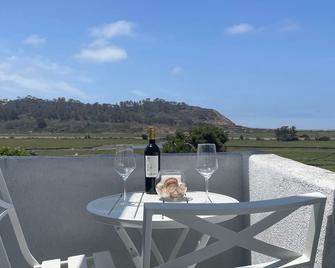 Coastal Del Mar studio with fabulous views - 10 min walk to the beach! - Del Mar - Restaurant