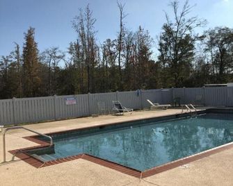 Weiss Lake Lodge - Centre - Piscina