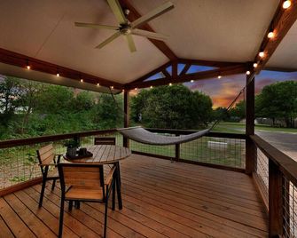 The Nest - Cozy Cottage Near Baylor and Magnolia - Bellmead - Balkon