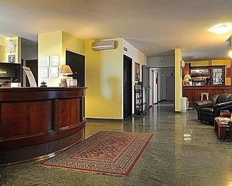 Ascot Lodging - Cardano al Campo - Lobby