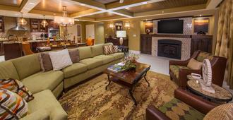 Holiday Inn Club Vacations Smoky Mountain Resort - Gatlinburg - Living room
